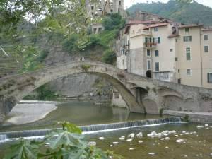 Xtrallusion photo gallery of Italy. Photos, pictures, images and photographs of the Italian Rivieras, the Italian Lakes, the Italian Alps, the Cinque Terre, the Amalfi coast and some of the most beautiful corners of Italy. Plus photos of Italian cities such as Pisa, Milan, Genoa and Rome.